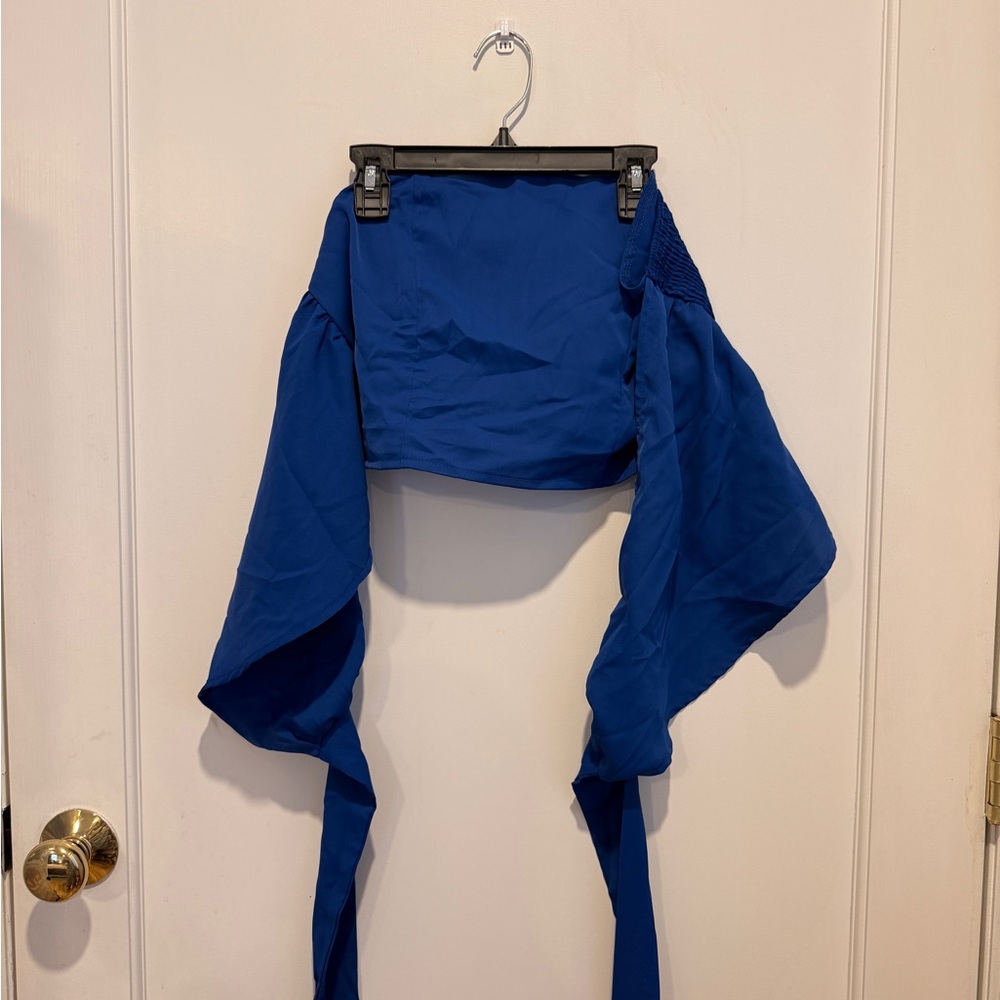 Elegant Blue Women's Crop Top with Flowing Sleeves